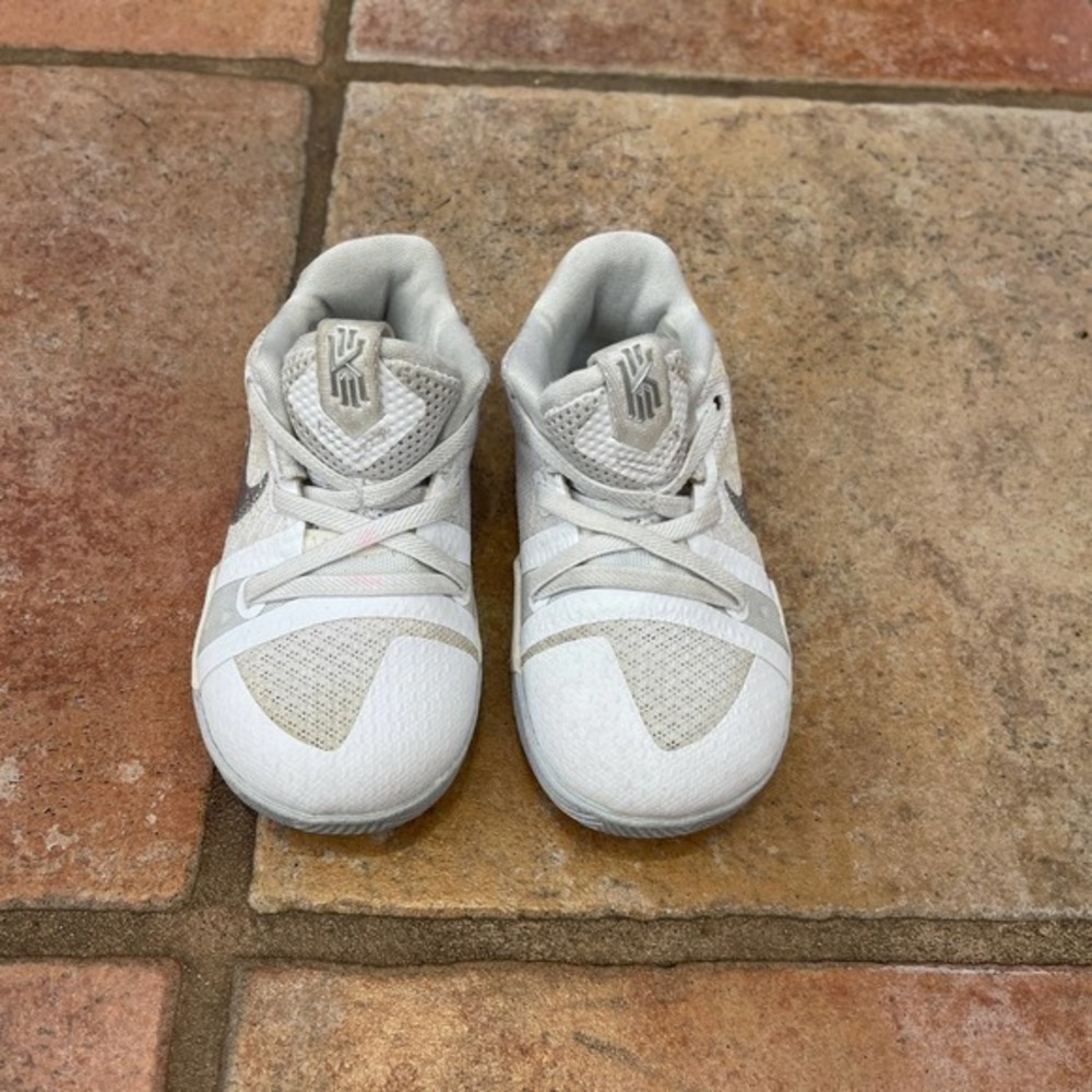 Toddler Kyrie Irving Nike Shoes size 6